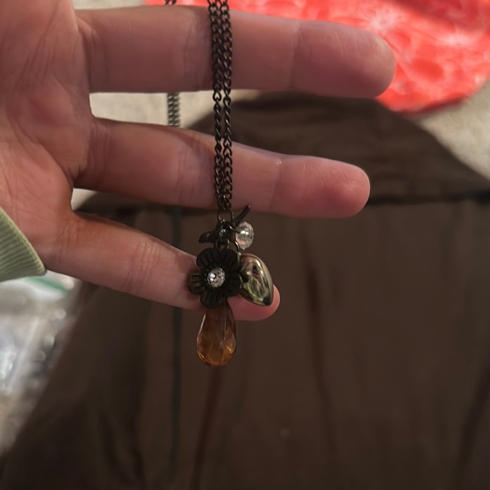 Elegant Pendant Necklace - Picture 3 of 4